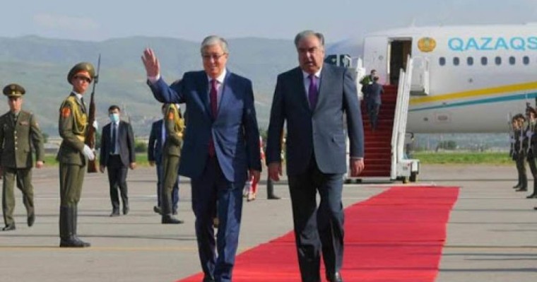 Тоқаев ресми сапармен Душанбеге барды