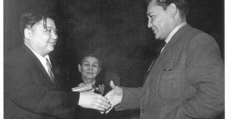 Бауыржан Момышұлы мен Жұмабек Тәшеновтің кездесуі