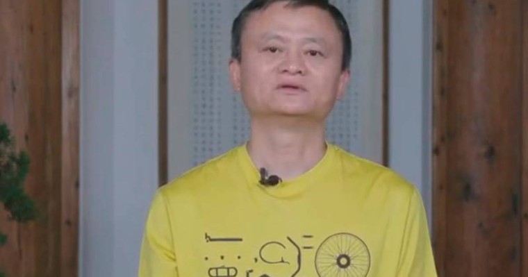 马云接受哈萨克斯坦驻华大使的点名朗诵阿拜诗歌