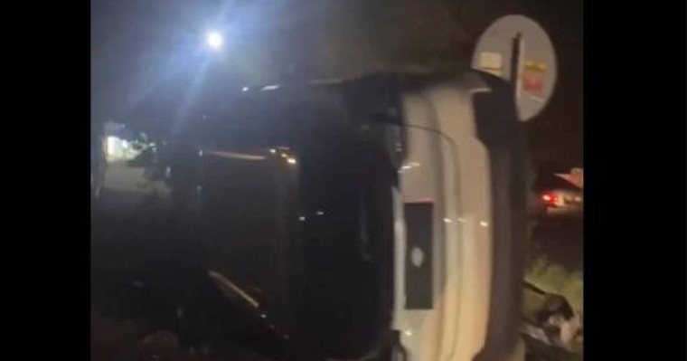 Алматы-Өскемен тас жолында 7 Tesla тиеп келе жатқан жүк көлігі аударылды