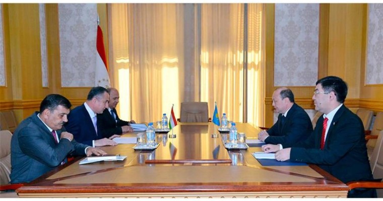 哈萨克斯坦大使会见塔吉克斯坦第一副总理