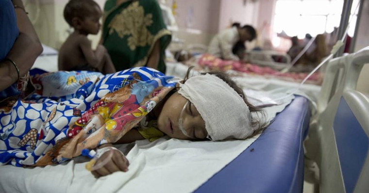 Үндістанды қауіпті ауру тарап жатыр: Бір күнде 300 адам аурухаға түсті