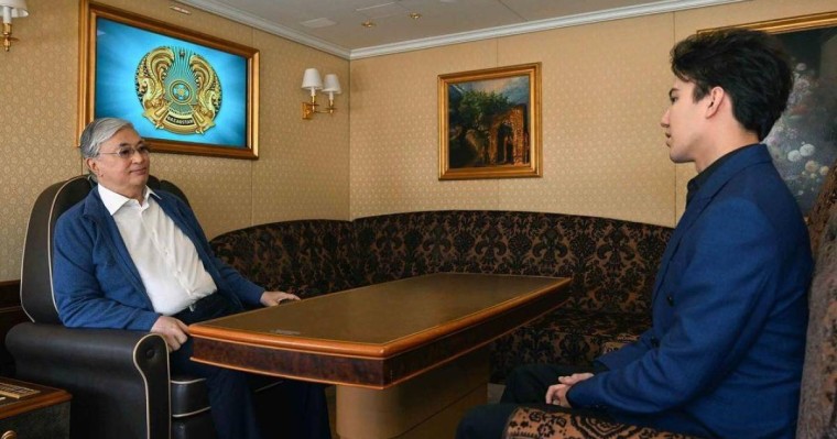 Димаш Құдайберген Қытайдан Президентпен бірге елге оралды