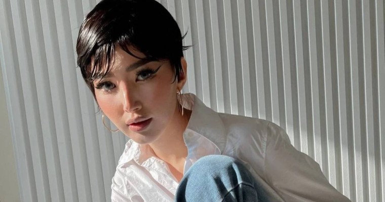 "Назар аударта алмай жүрген жасөспірім қыз сияқты": Балжан Бидаштың жаңа образы сынға қалды