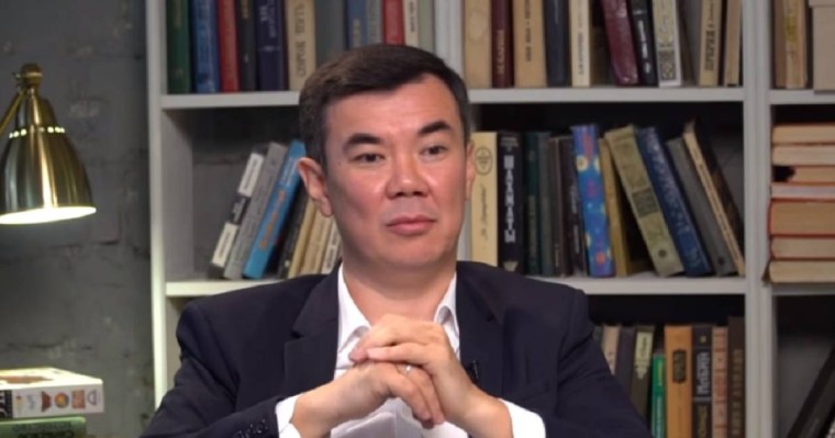 Нұрлан Қоянбаев: Ақшам болмай, жанармай құюға 500 теңге бердім, кассир қыз өз қалтасынан құйып берді