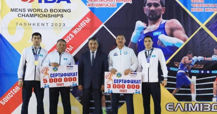 Облыс әкімі әлем чемпионы мен жүлдегеріне пәтер кілттерін табыстады