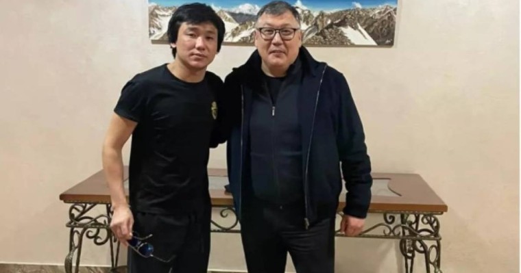 "Қайрат Нұртасты ұрып кетті деген ақпарат тарады": Полиция басшысы әншінің жағдайын біліп қайтты