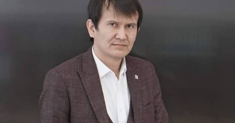 Кітап оқымайтын кейбір мұғалімдер әдебиеттен сабақ береді