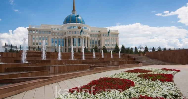 总统接见新任哈萨克斯坦人权事务专员阿兹穆娃