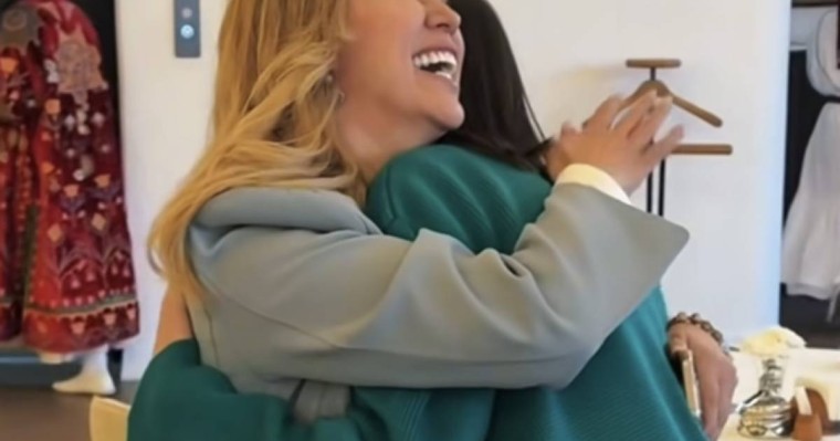 “Қуанайын ба әлде көтеріп алайын ба?” - Гүлмира Дайрабаева болашақ келінімен танысты