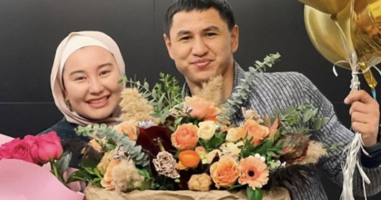 “Неменеге жыртыңдап күліп отыр?!” - желідегі Тұраровтың әйелі оңбай сөз естіді