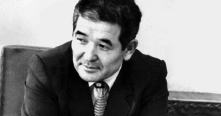 Бүгін Өзбекәлі Жәнібековтың туған күні