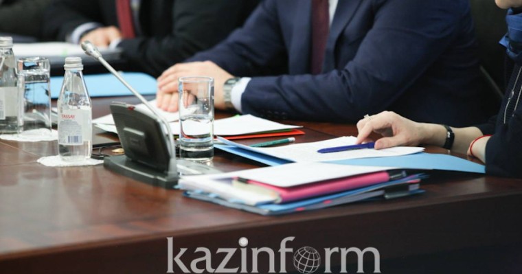 国情咨文：未来5年公务员和国有公司员工将精简25%