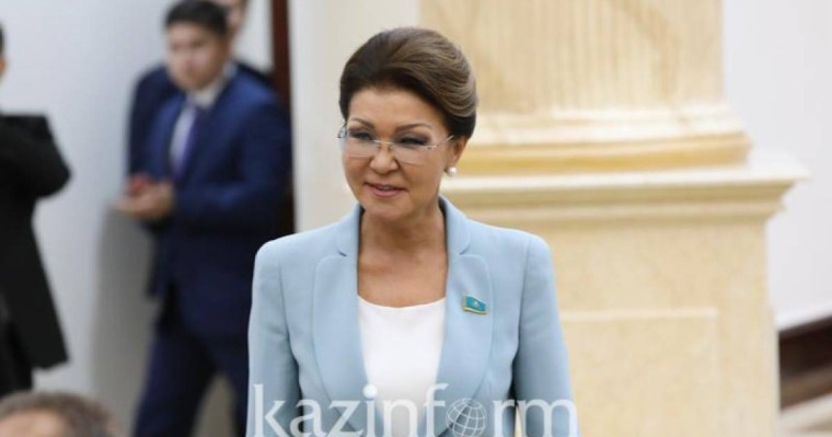 纳扎尔巴耶娃当选参议院议长