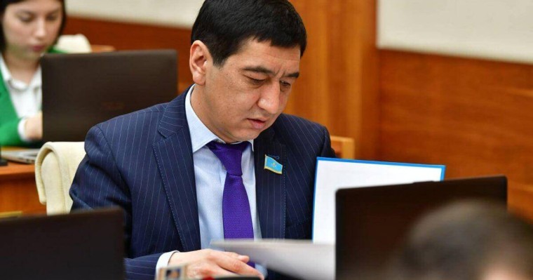 Ринат Зайытов айтыс ақындарына арнайы ғимарат беруді сұрады