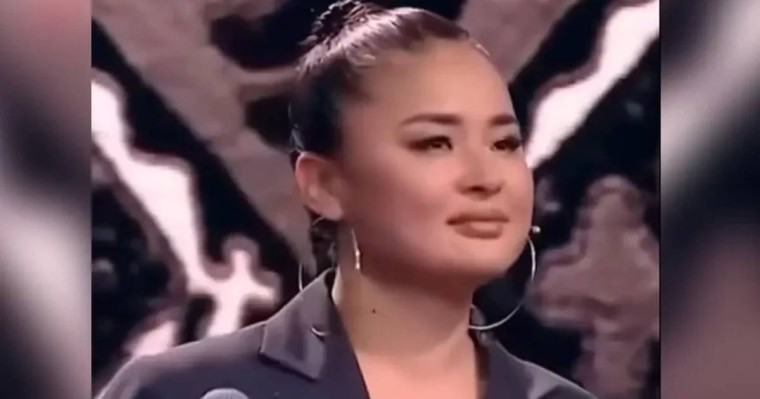 «Қорқыт атамыз шошып оянған шығар»: Қабатовтың әйелі ән саламын деп жұртты шошытты (ВИДЕО)