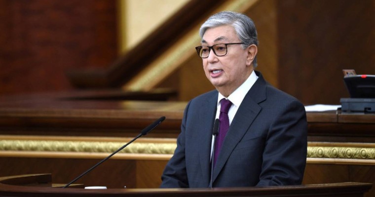 哈萨克斯坦总统托卡耶夫主持召开议会全体会议