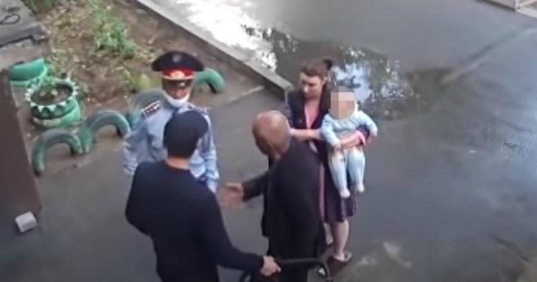 7 айлық бала жарақат алды: Павлодарлық азамат пен полиция қызметкері төбелесті - Қазақстан жаңалықтары