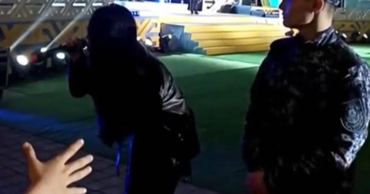 Жанар Дұғалова сахнада құлап қалды (ВИДЕО)