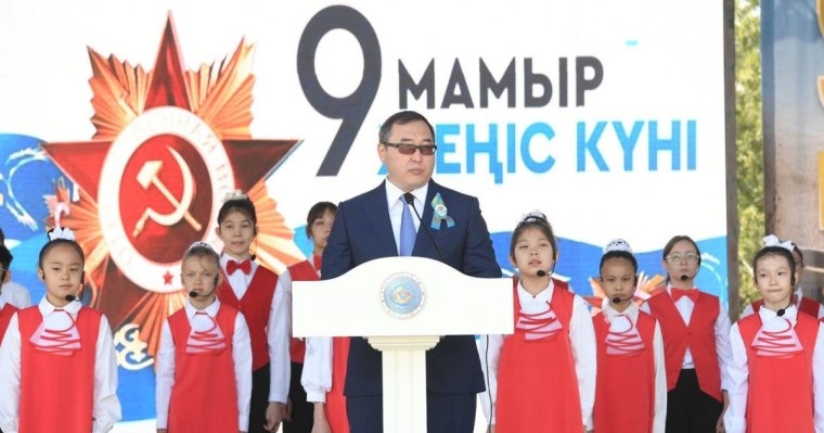 Аким Алматинской области Марат Султангазиев поздравил ветеранов ВОВ