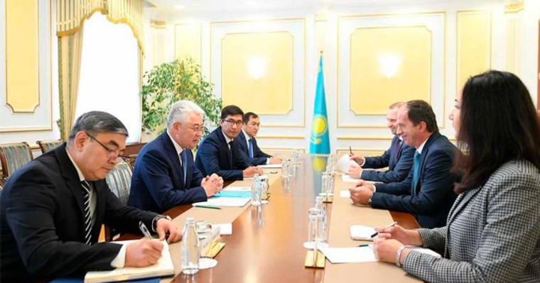 外长阿塔穆库洛夫会见联合国开发计划署和儿童基金会代表