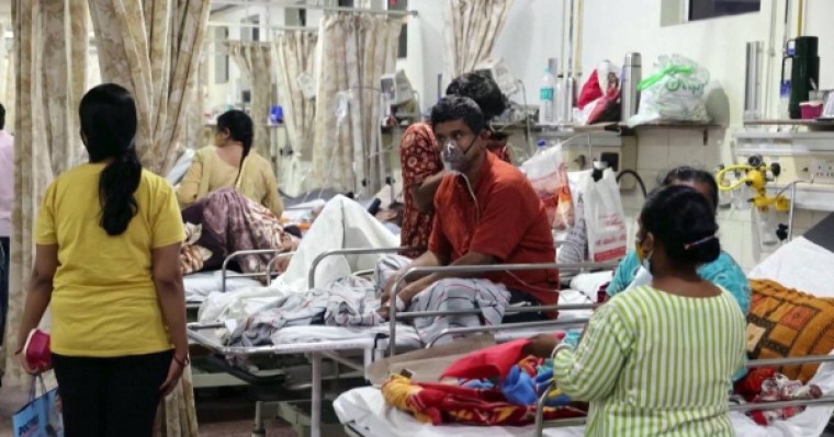 Үндістанда вирустан көз жұмғандардың денесі өзенге тасталып жатыр