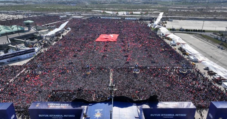 Ердоған Ыстамбұлдағы алаңға 1,7 миллион адамды жинады