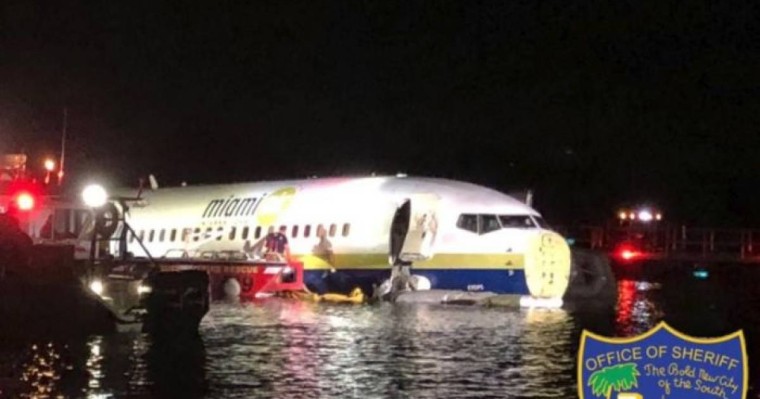 136 жолаушы мінген ұшақ өзенге құлады