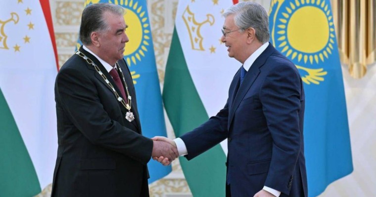 Тоқаев Тәжікстан президенті Эмомали Рахмонды "Алтын Қыран" орденімен марапаттады