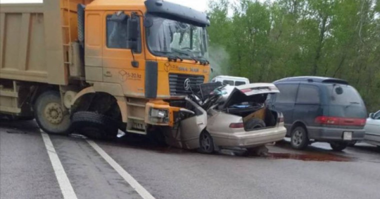 Нұр-Сұлтанда қытайлық Shacman жеңіл көлікті соғып, Camry жүргізуші қаза тапты