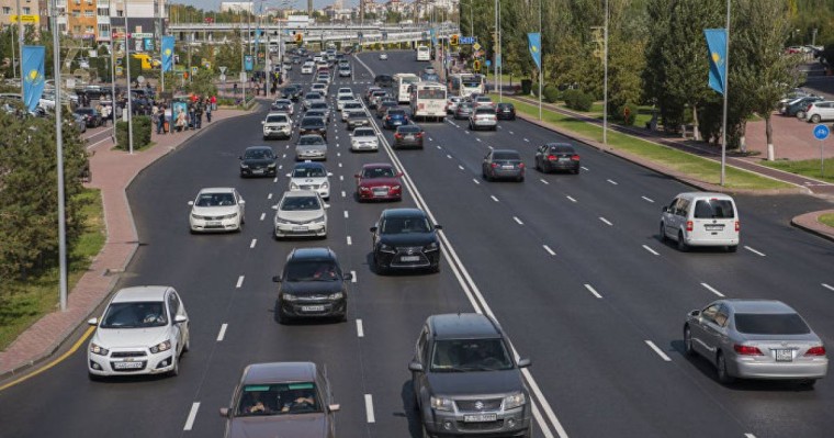 Нұр-Сұлтанның қақ ортасында асфальт опырылып түсті – фот