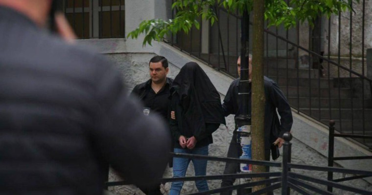 14 жасар жасөспірім мектепке қарумен келген: 9 адам қаза тапты