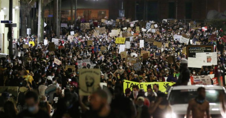 АҚШ-тағы наразылық кезінде қазақстандықтың көз жұмғаны рас па – министрлік жауабы