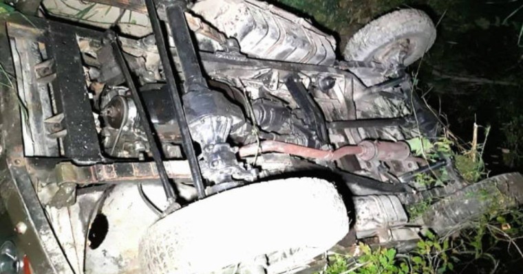 УАЗ көлігі 30 метрлік жардан құлады