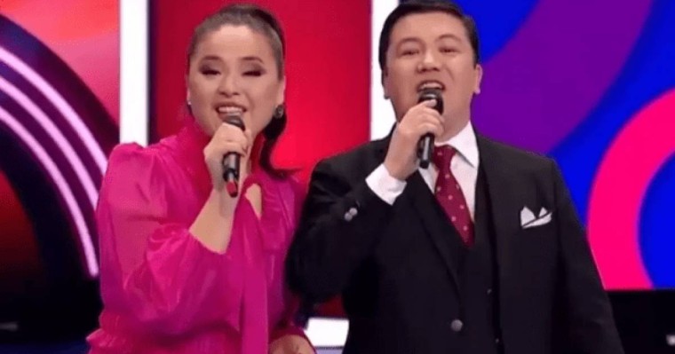 "Төрт баланы тапсырдым": Тұрсынбек Қабатовтың әйелі кенжесін өмірге әкелерде неден қорыққанын айтты