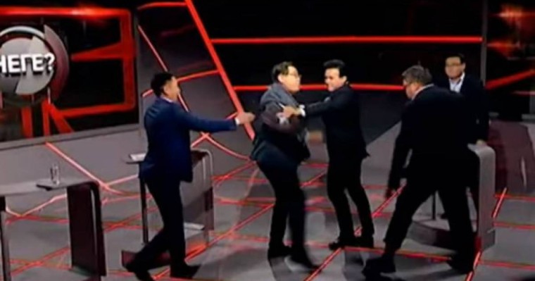 Оппозициялық басылымның басшысы Ермұрат Бапи телеарна эфирінде төбелес шығарды (видео)