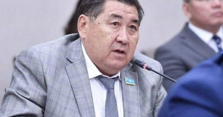 Ермұрат Бапи Қазақстанға оралды