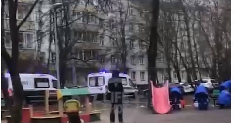 Ағасы інісін ұрып өлтірген: Алматыда ойын алаңында қайтыс болған бала туралы видео тарады