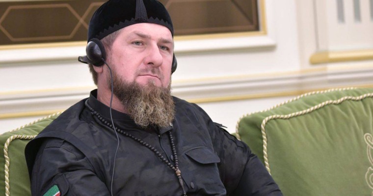 Шешенстанда Қадыров суретінен "фотоколлаж жасаған" ондаған адам ұсталды