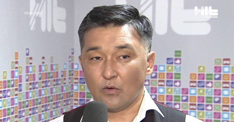 "Не істеп отырсың?". Сақатов қазақ тілін білмейтін депутаттарды есекке теңеді