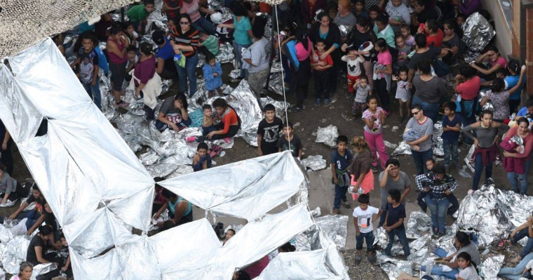 Трамп әкімшілігі заңсыз мигранттарды депортациялау бойынша ірі операцияға дайындалып жатыр