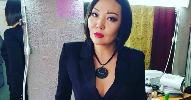 Алуа Қонарова: Бәріміз қысқа белдемше кидік және одан жаман болған жоқпыз - Қазақстан жаңалықтары