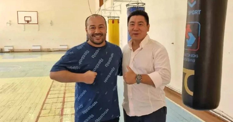 “Осы жетістік үшін барыңды салдың”: Бақыт Сарсекбаев Өзбекстан бокс құрамасының бас бапкерін ерлік жасағанын айтты