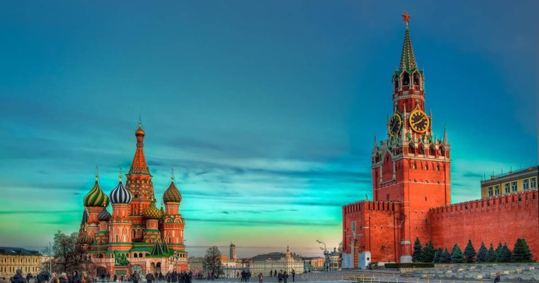 Мәскеуде ер адам Кремль қабырғасына «Молотов коктейльдерін» лақтырды