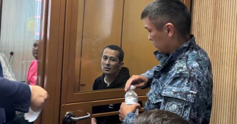 "Барлығына ақша төленді". Журналист Әділбеков Бишімбаевпен әңгімесі туралы айтты