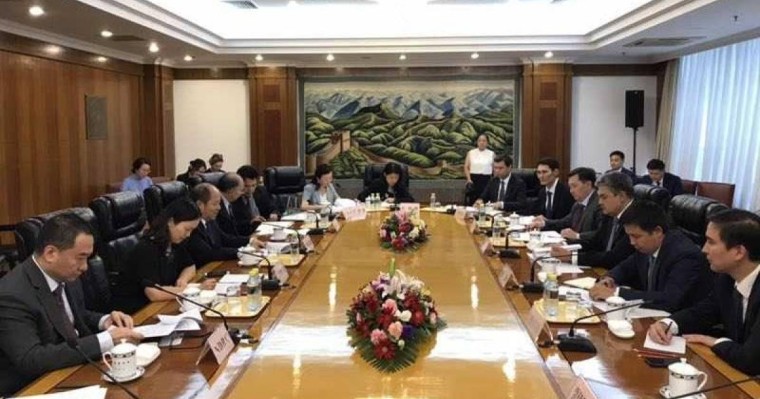 哈萨克斯坦副外长阔谢尔巴耶夫率团访问中国
