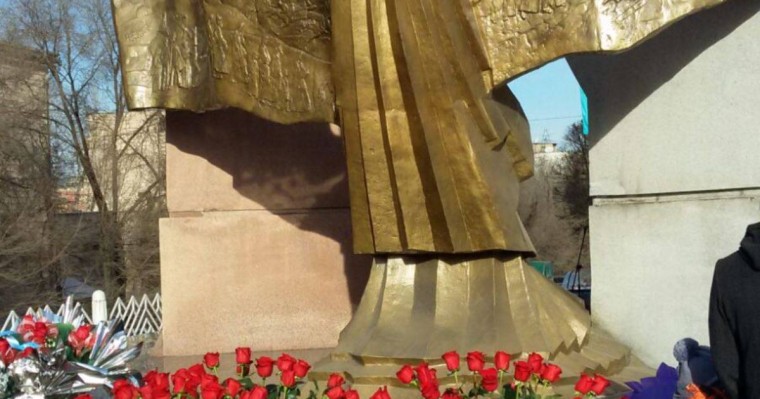 Желтоқсаншылар жиын өтуі тиіс қонақүйге кіргізбей жатқанын айтады