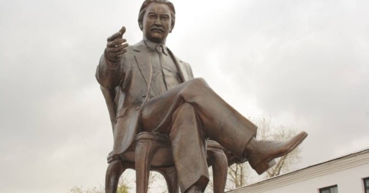 Өлең: Қалижан Бекқожин (Менің момын жеңешем)