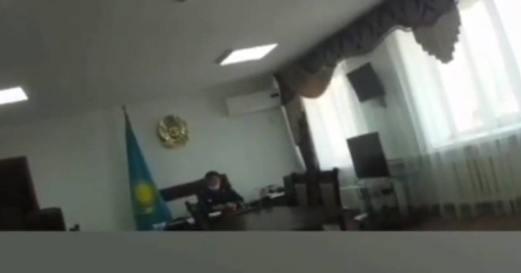 "Уволи на*у, тілің шығып тұр ма": Ақсулық полиция бастығы шулы видеодан кейін қызметінен кетті