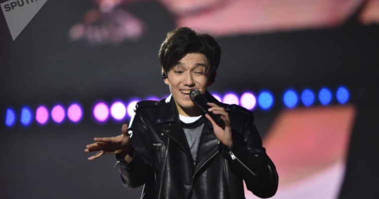 Димаш Құдайберген Филипп Киркоровпен бірге ән шырқады